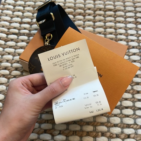 Louis Vuitton shoulder strap in black with small pouch - Picture 9 of 9